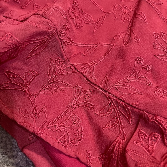 Lovers and friends red floral romper tie back small - Picture 3 of 6